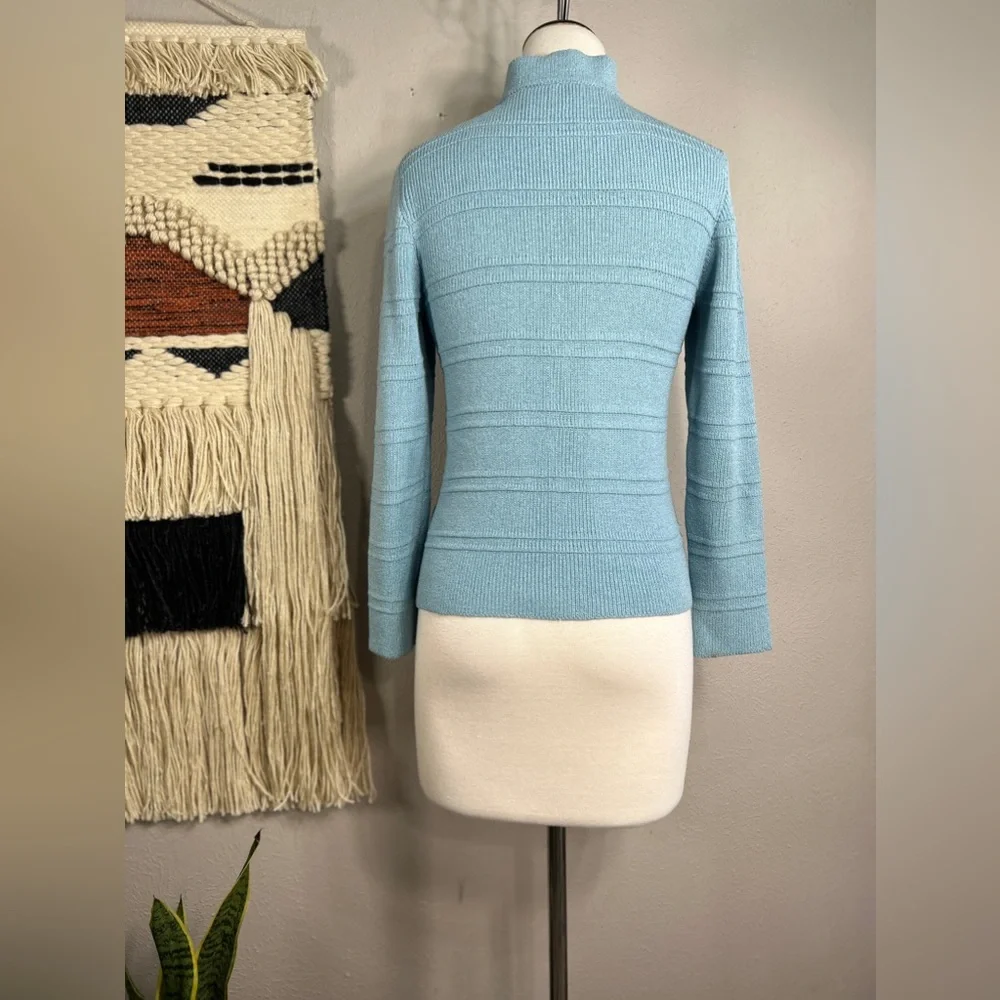 Vintage St John Knits sky blue cardigan with gold colored hammered buttons - Picture 5 of 6